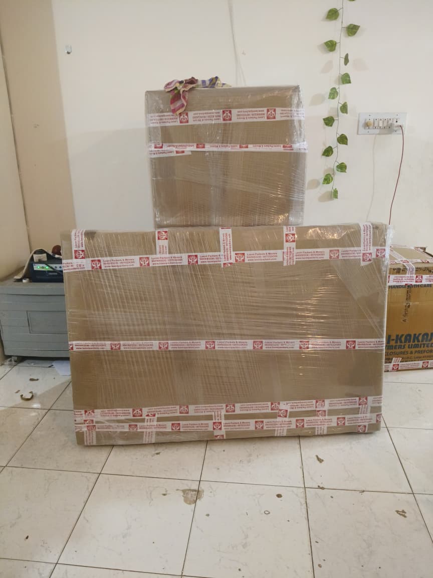 Professional packers and movers from Bangalore to Secunderabad handling safe household shifting