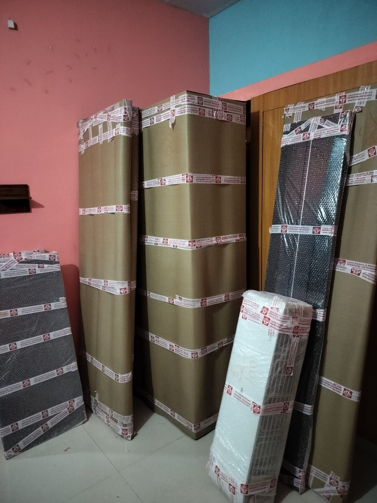Packers and Movers Bangalore to Udaipur truck loading household goods safely