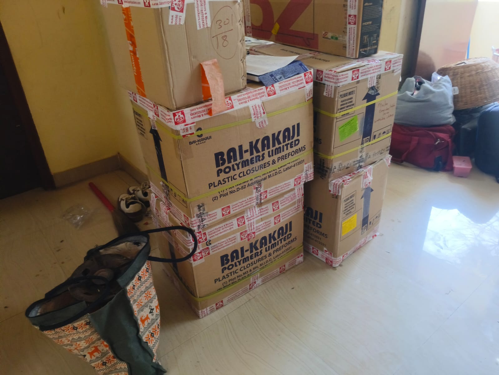 Reliable Packers and Movers in Hebbal Bangalore Packers and movers in Hebbal Bangalore loading and transporting household goods safely